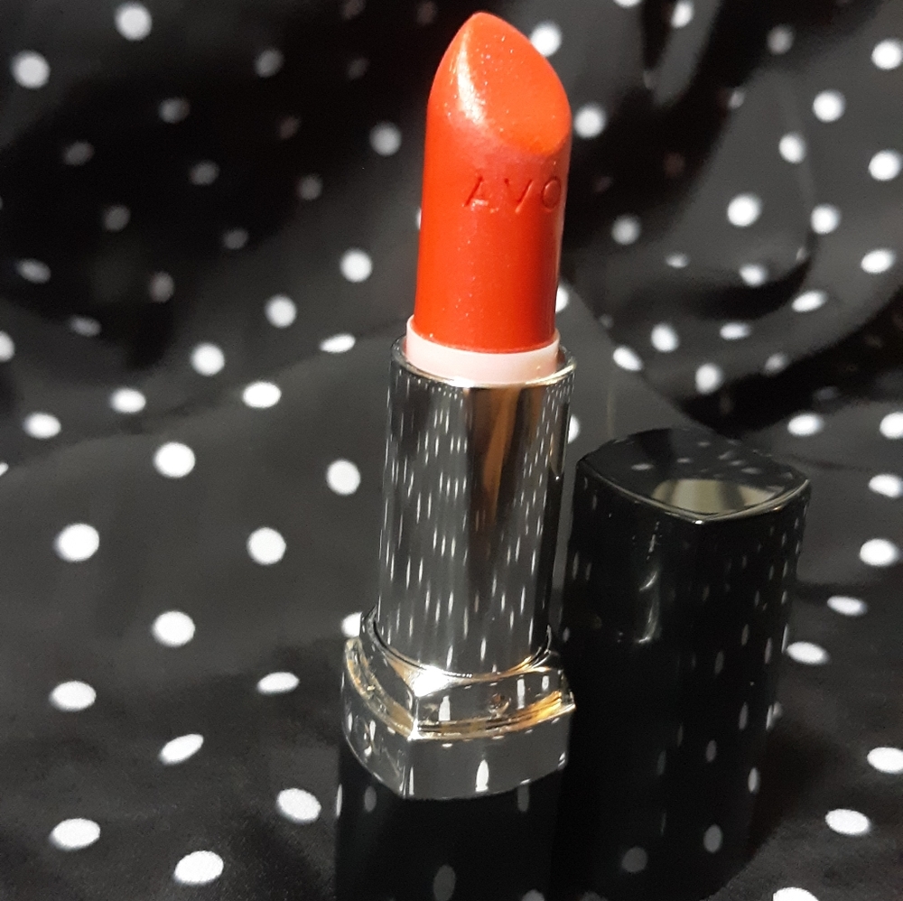 2 Avon Lipsticks 💋💄